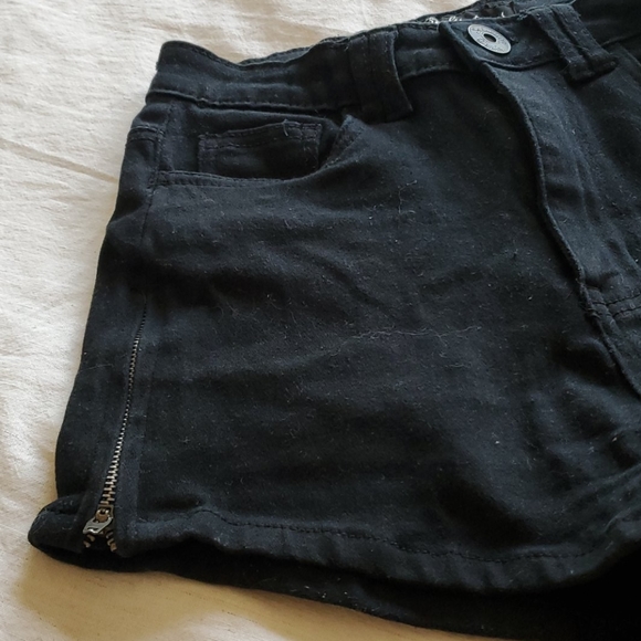 Shorts - Picture 2 of 5